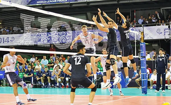 دیدار والیبال تیم&zwnj;های  ایران و آمریکا در مرحله نیمه نهایی لیگ جهانی والیبال شامگاه شنبه با برتری سه بر صفر تیم آمریکا به پایان رسید./MEHR
