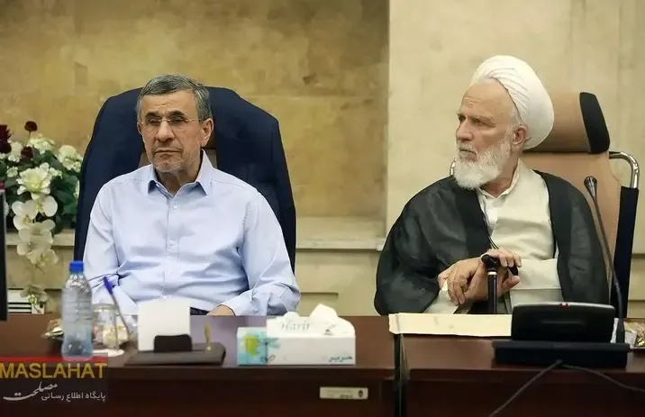 محمود احمدی‌نژاد در جلسه مجمع تشخیص+ عکس