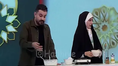 لحظات روزه خواری مجری صداوسیما روی آنتن