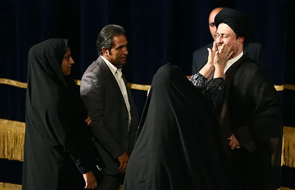 نخستین &laquo;جشنواره ملی بخشش&raquo; شنبه شب با هدف تجلیل از خانواده های بخشنده جوانان در آستانه اعدام با حضور حجت الاسلام و المسلمین &laquo;سیدحسن خمینی&raquo; نوه امام راحل در تالار وحدت تهران برگزار شد./MEHR
