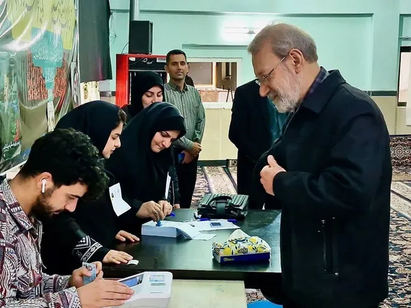علی لاریجانی در مازندران رای خود را به صندوق انداخت