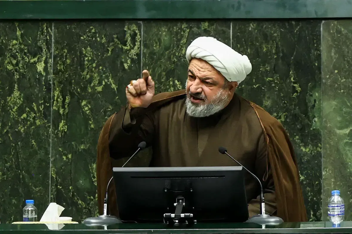 بگومگوی رسایی و نیکزاد درباره تعطیلی مجلس