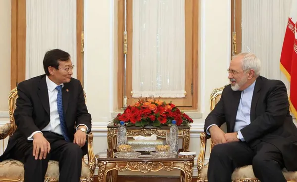نگ گوا، معاون وزیر خارجه چین عصر یکشنبه در ساختمان وزارت خارجه با محمد جواد ظریف، وزیر خارجه ایران دیدار و گفت&zwnj;وگو کرد./IRNA
