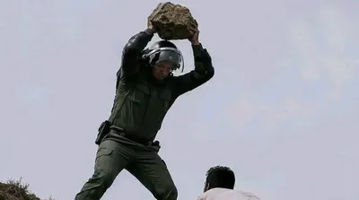 سنگ‌پرانی به مراکشی‌های بازگشته از اسپانیا!