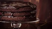 طرز تهیه کیک شکلاتی کافی‌شاپی با بافتی نرم