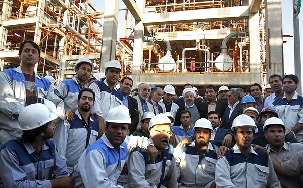 حجت الاسلام والمسلمین حسن روحانی رییس جمهوری عصر روز چهارشنبه از شرکت پتروشیمی لرستان بازدید کرد/IRNA
