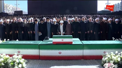 لحظات اقامه نماز بر پیکر رهبر شهید انقلاب