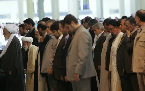 نخستین نماز جمعه ماه مبارک رمضان به امامت آیت الله موحدی کرمانی امام جمعه موقت تهران در مصلای امام خمینی (ره) اقامه شد./IRNA 
