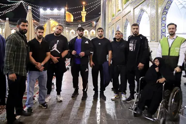 عکس: تشرف ملی‌پوشان کشتی ایران به حرم مطهر رضوی