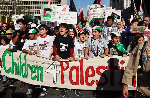 کالیفرنیا، ایالات متحده
معترضان جوان در راهپیمایی در دفاع از کودکان فلسطین