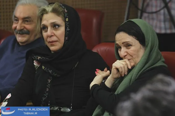 حضور و شعف گلاب آدینه از هنرنمایی فرزندش
