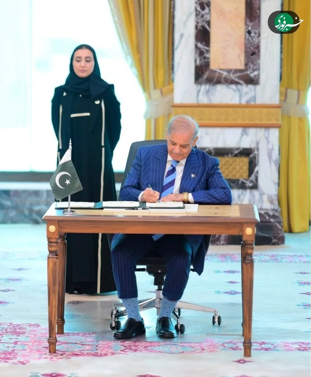 جوراب‌ شهباز شریف مورد توجه کاربران فضای مجازی