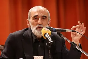 شریعتمداری در تلویزیون: اموال آمریکا را مصادره کنیم