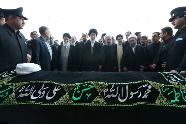 صبح شنبه و پس از تشییع پیکر آیت&zwnj;الله واعظ طبسی، رهبر انقلاب بر پیکر وی اقامه نماز کردند