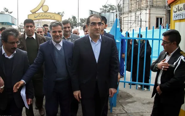 سید حسن قاضی&zwnj;زاده هاشمی، وزیر بهداشت در جریان سفر به شهرستان قرچک از پروژه&zwnj;ها و مراکز درمانی این شهرستان بازدید و با آیت&zwnj;الله محمودی نماینده ولی فقیه در شهرستان ورامین دیدار و گفت&zwnj;وگو کرد. /MNA